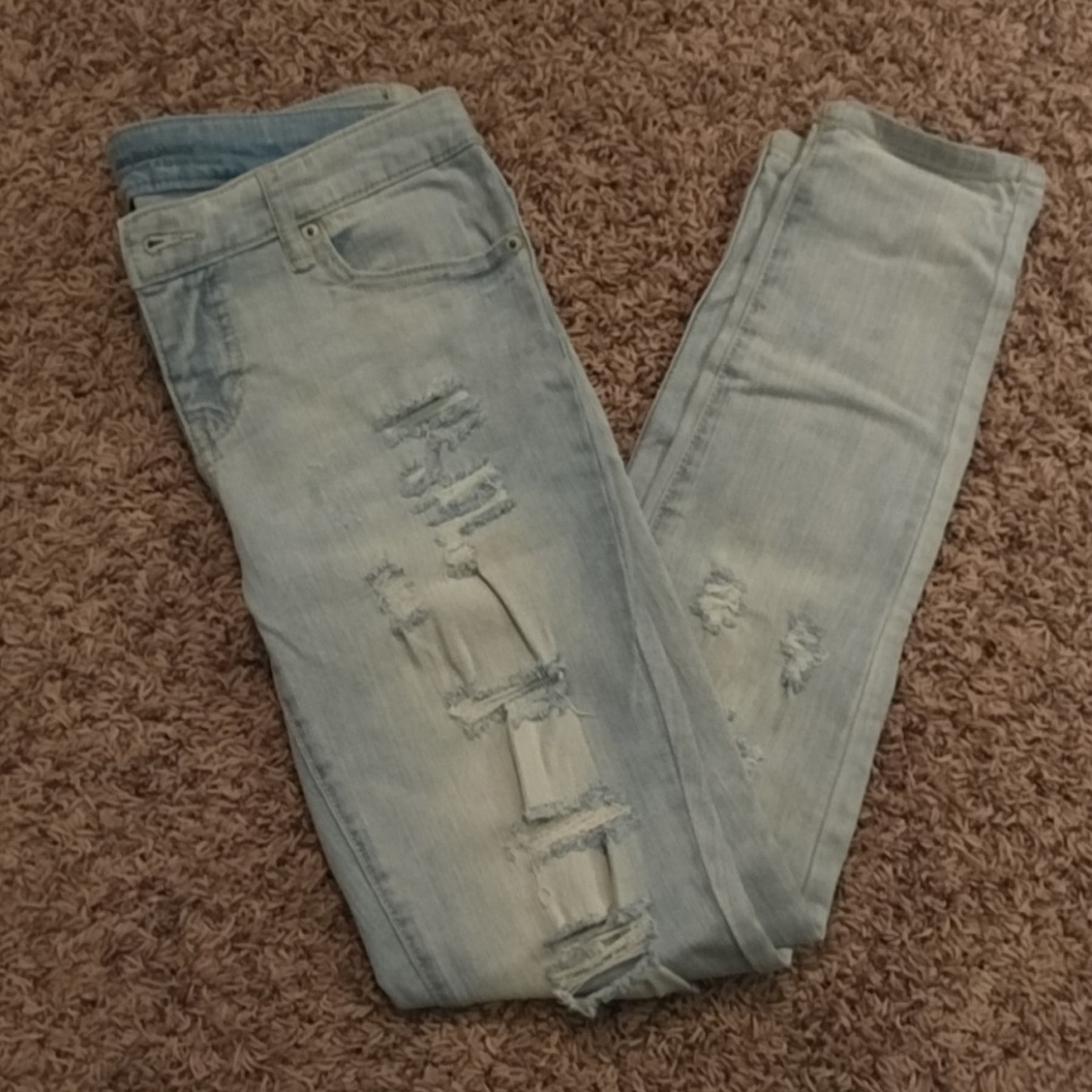 Light wash skinny jeans